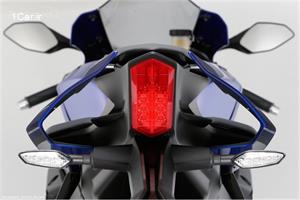 بررسی موتورسیکلت یاماها YZF-R1 مدل 2015